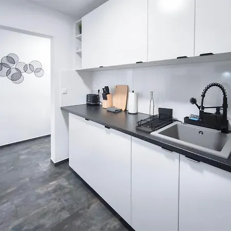 Apartamento Alfa 4 4br Tv Wifi Wm Nahe Wasen & Daimler L 7beds I 8 People I Kitchen L Bathroom Estugarda