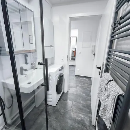 Apartment Alfa 4 4br Tv Wifi Wm Nahe Wasen&daimler L 7beds I 8 People I Kitchen L Bathroom *