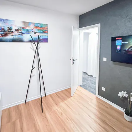 Alfa 4 4br Tv Wifi Wm Nahe Wasen&daimler L 7beds I 8 People I Kitchen L Bathroom *