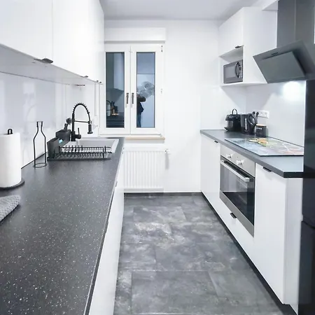 Alfa 4 4br Tv Wifi Wm Nahe Wasen&daimler L 7beds I 8 People I Kitchen L Bathroom Apartment *
